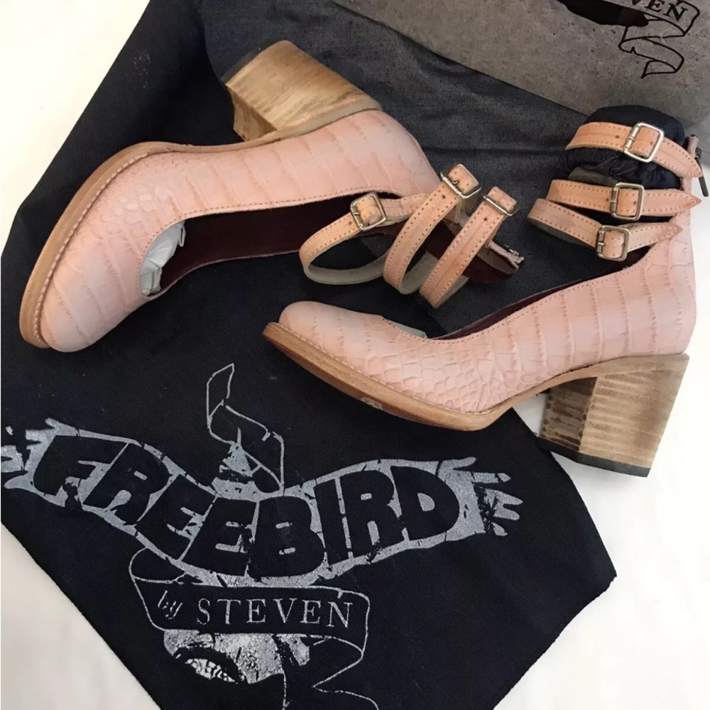FREEBIRD Randi Croco pink sweet heels SZ 8!🤍
